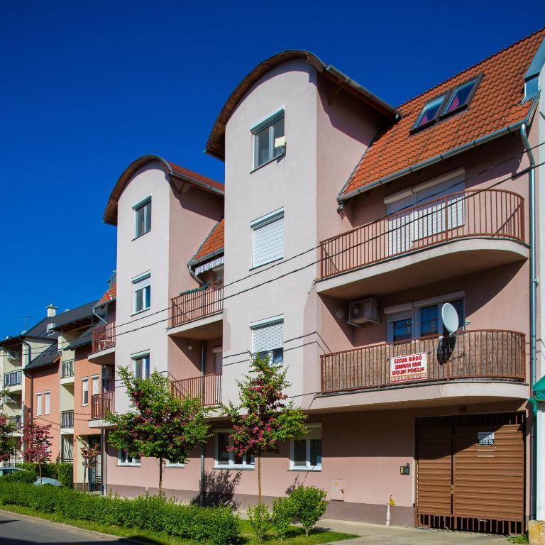 Lux Apartmanok Hajdúszoboszló Zimmer foto